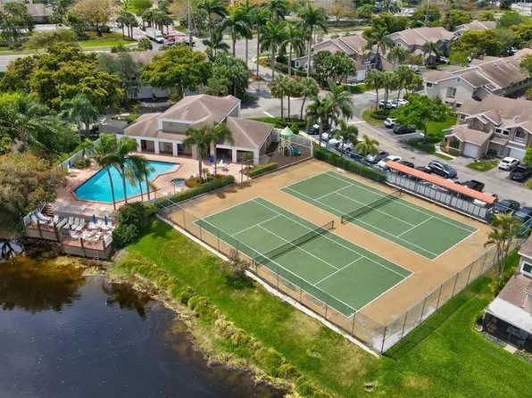 1975 Discovery Cir E, Deerfield Beach, FL 33442
