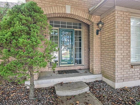 3rd image of 223 Greenbriar Rd