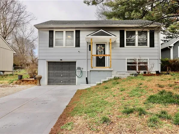 11214 E 10th St S, Independence, MO 64054