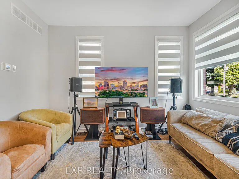 5672 Dorchester Rd #28 — Photo 9