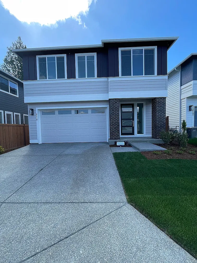 4 bed, 2.5 bath, 2480 sqft, $3,700 — Photo 2