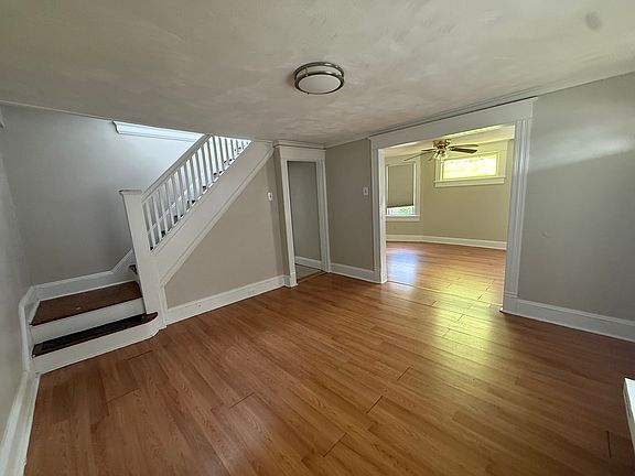 2nd image of 1001 Hampton St
