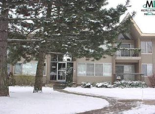 1989 Klingensmith Rd, Bloomfield Hills, MI 48302