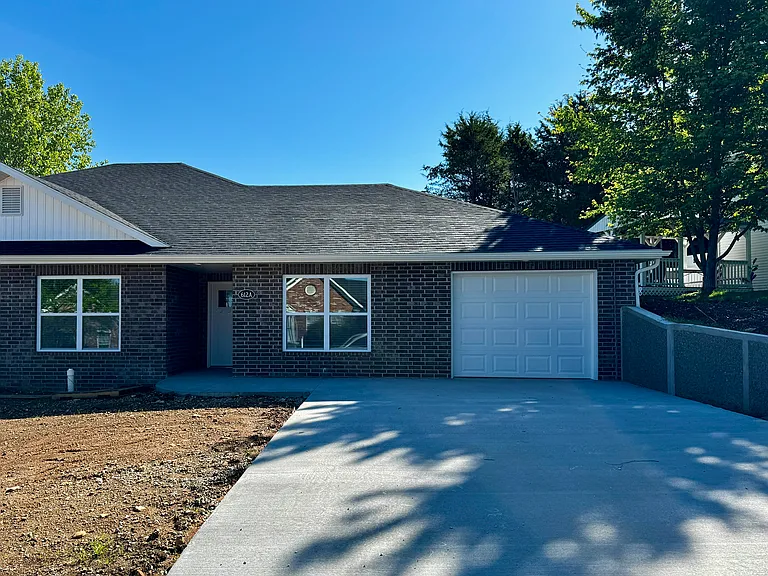 612 Buckskin Dr #A — Photo 1