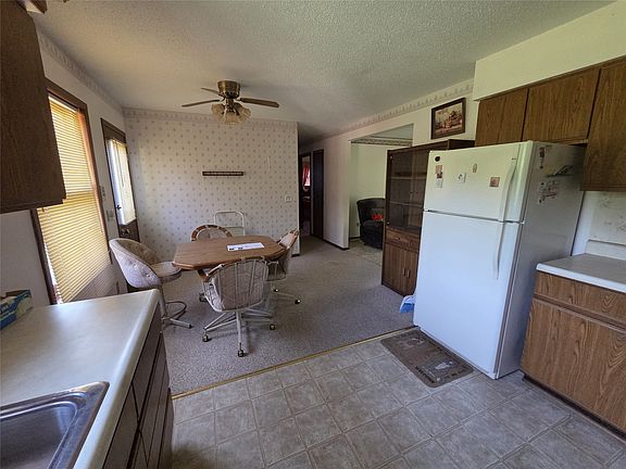 3rd image of 2030 E Leland Ave