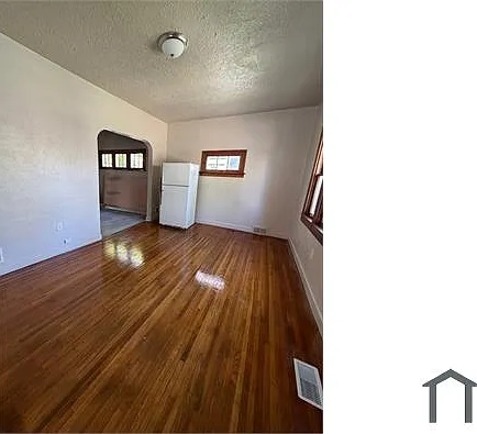 2142 Woodford St — Photo 5
