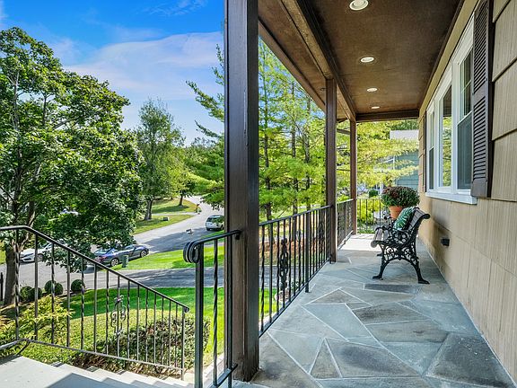 2nd image of 821 Swed Cir