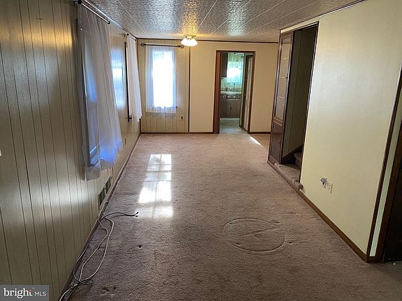 3rd image of 705 Mayflower Ave