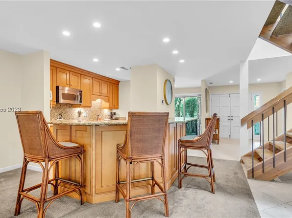 1 Gloucester Rd APT 205, Hilton Head Island, SC 29928