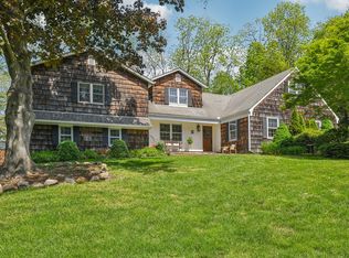 1 Cakewalk Ter, Smithtown, NY 11787