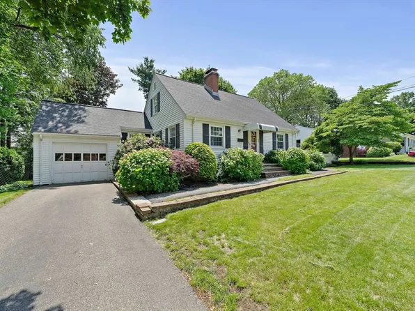 40 Clearwater Dr, Boston, MA 02126