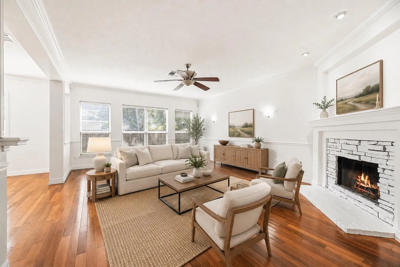 5 bed, 2.5 bath, 2755 sqft, $2,700 — Photo 4