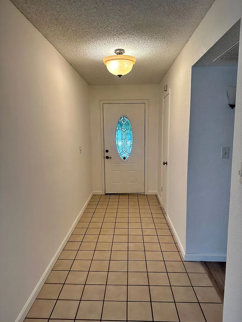 Adorable 2/2 Home! Beautiful Upgrades!! *Please Read Entire Ad For Viewings* — Photo 4