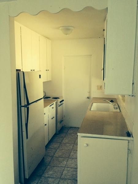 2nd image of 605 35th St W APT B