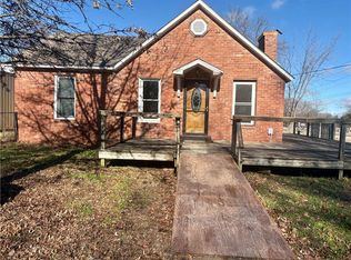 420 E 12th St, Chanute, KS 66720