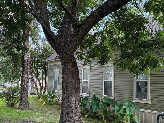 4th image of 300 NW 3rd St