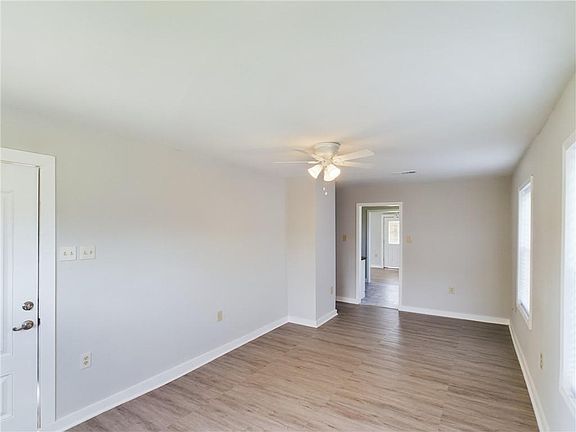 4th image of 7224 Claiborne Ct