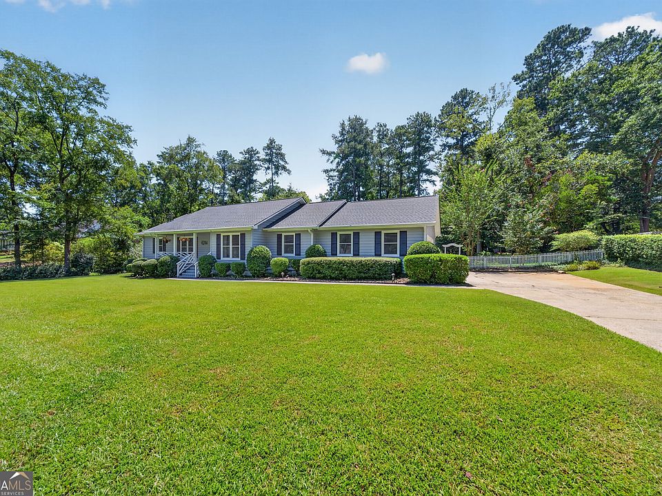 1st image of 3631 Sussex Dr NE