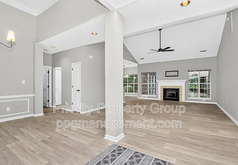 9118 Pine Springs Ct — Photo 3