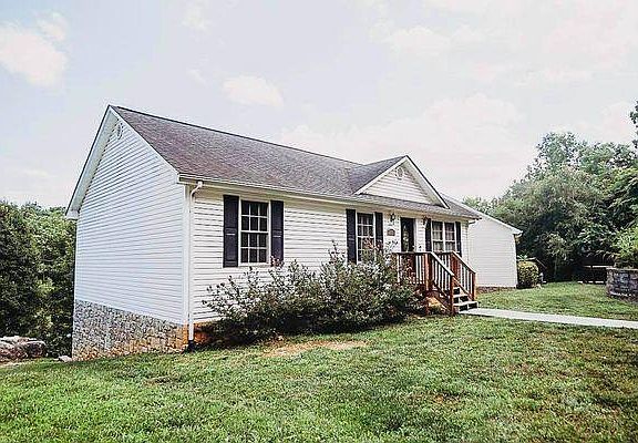 3rd image of 2333 Locust Grove Cir NE