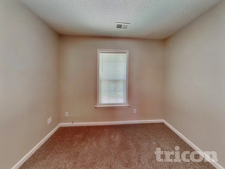 4409 Woodlawn Dr — Photo 14