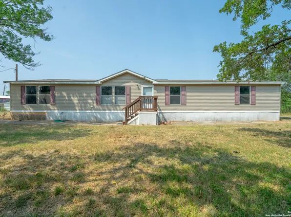 708 Co Rd 561, Castroville, TX 78009