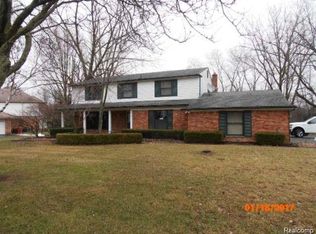 6161 Buxton Dr, West Bloomfield, MI 48322