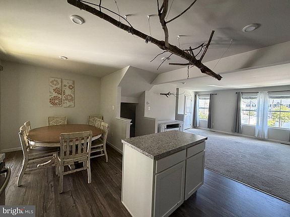 5th image of 264 Sage Cir