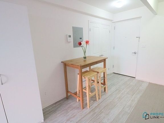 5th image of 521 W 48th St #3E