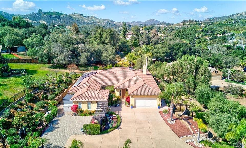 1st image of 25659 Rue De Lac