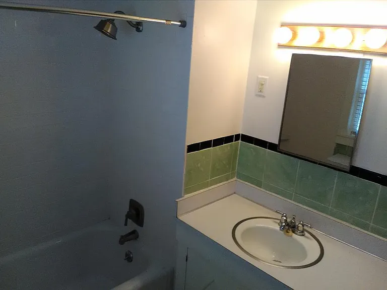 722 Wollaston Ave — Photo 8