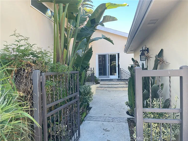 14320 Hortense St — Photo 20