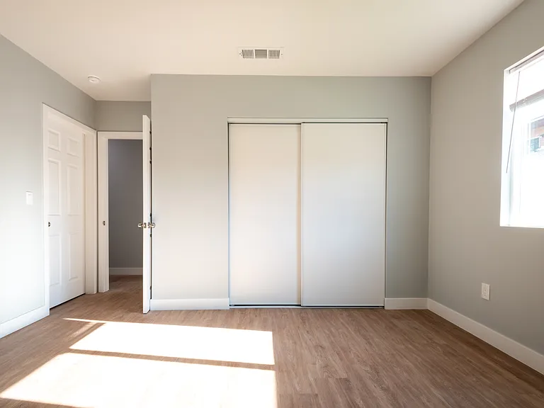 101 W Market St — Photo 4
