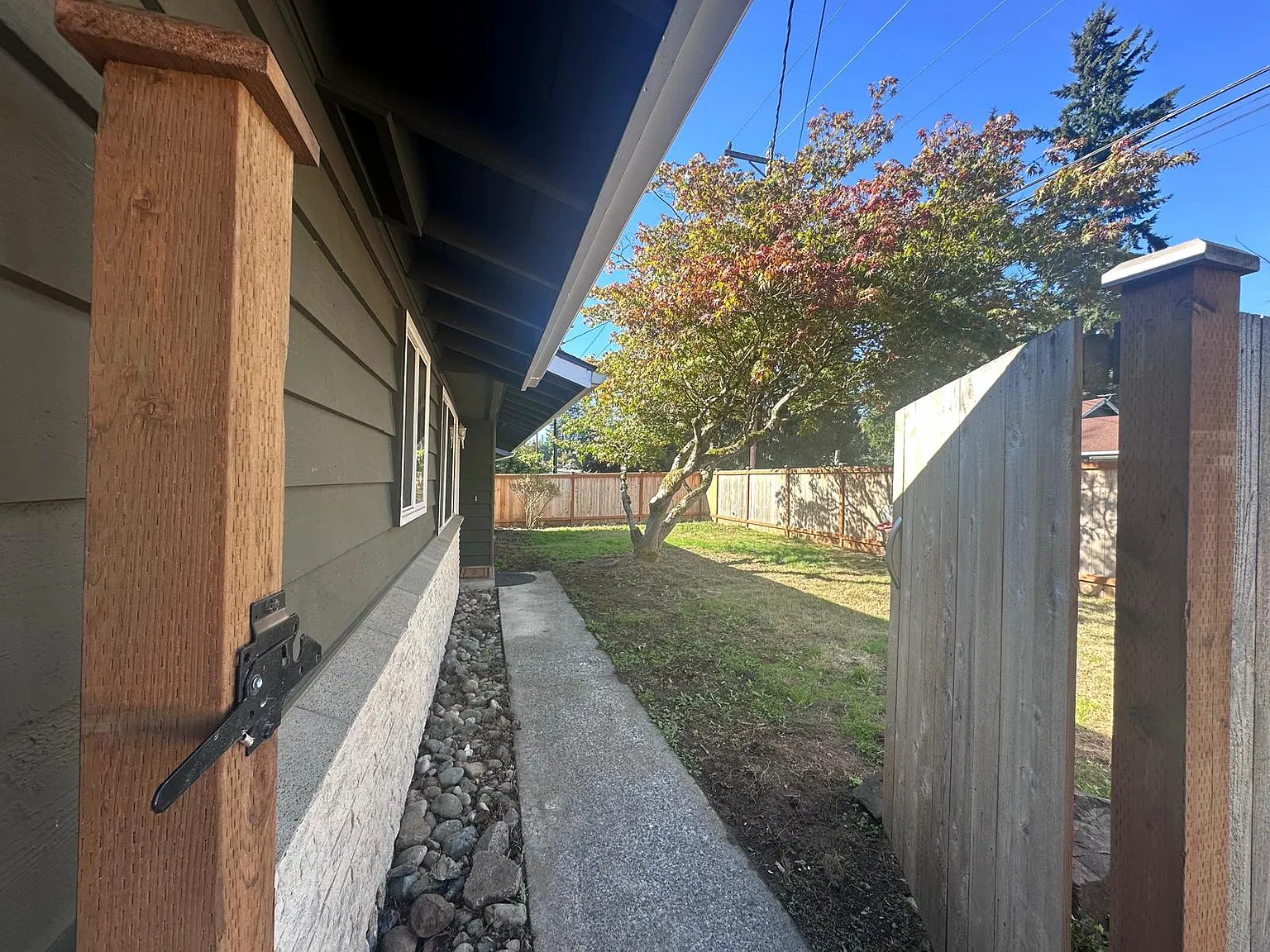 3 bed, 1300 sqft, $3,100 — Photo 2