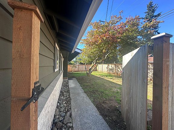 2nd image of 2422 73rd St SE