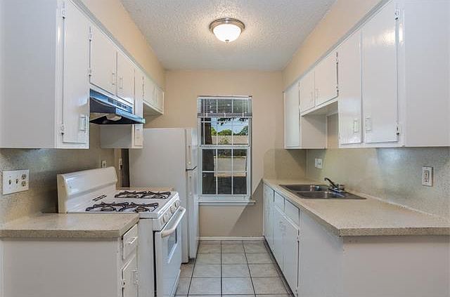 1st image of 903 E Leslie Cir #B
