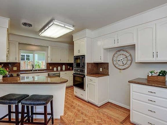 3rd image of 2639 Westgate Ave