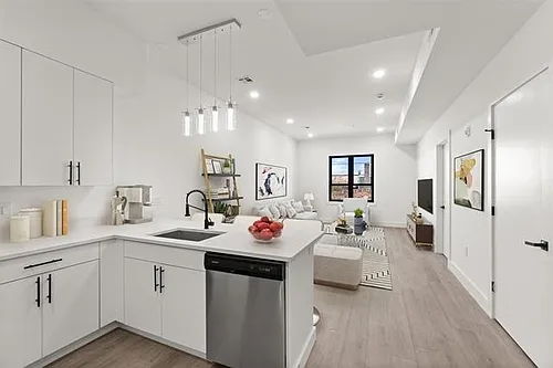 425 Avenue C Photo 1