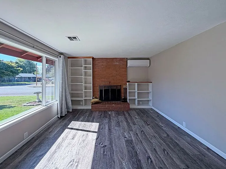 184 Lynnbrook Dr — Photo 3