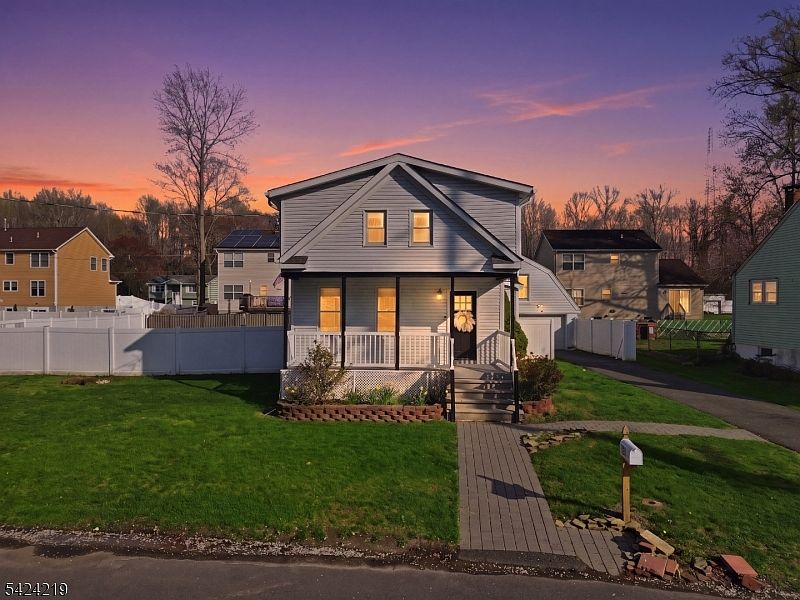 1st image of 129 Willow Ave