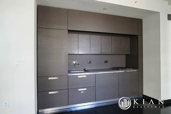 Rented by Kian Realty | media 18