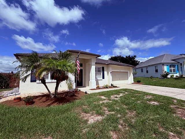 4 bed, 2038 sqft, $2,595 — Photo 2
