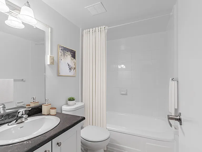 569 Sheppard Ave W — Photo 9
