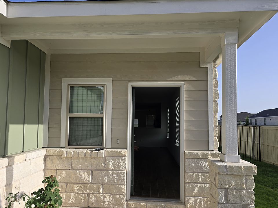 1st image of 404 Redonda Dr