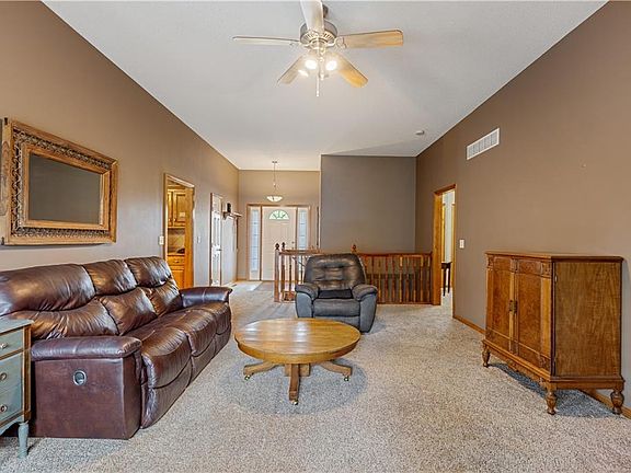 5th image of 411 SW Crestview Dr