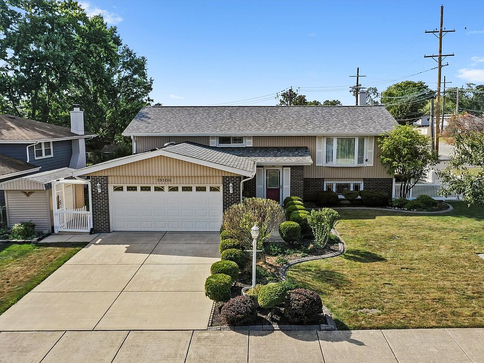 1st image of 15100 Crescent Green Dr