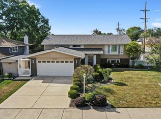 15100 Crescent Green Dr, Oak Forest, IL 60452