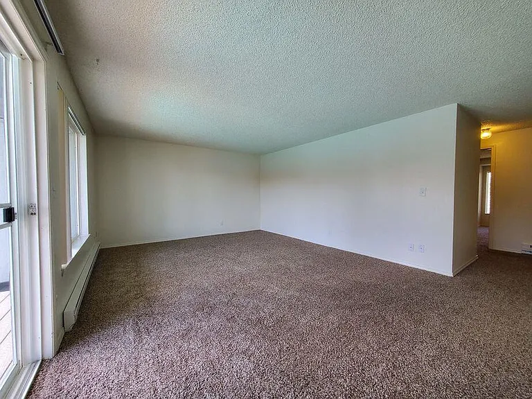 Meadow Ridge Apartments — Photo 7