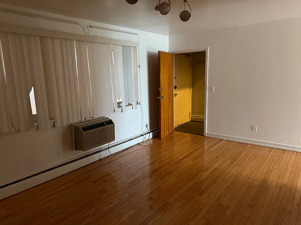 3600 Charles Ct #10