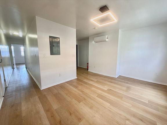 4th image of 139 E Clifton Ave #400
